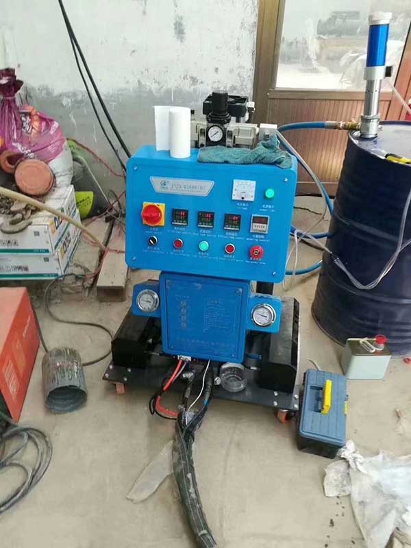 定時定量功能的聚氨酯浮球Q2600D聚氨酯發(fā)泡機